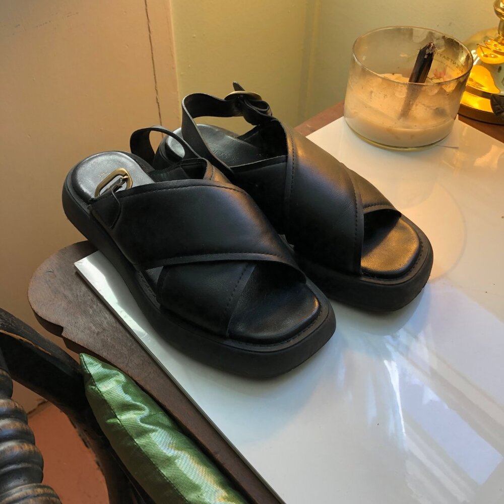 TOD'S LEATHER SLINGBACK SANDAL